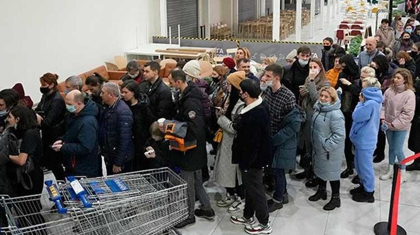 Ukrayna'yı işgalin Rusya'ya faturası ağır oldu! Fiyatlar uçtu, ürünlere kısıtlama geldi! 'Keşke alsaydık' deyip açıkladı: Yiyecek kıtlığı...