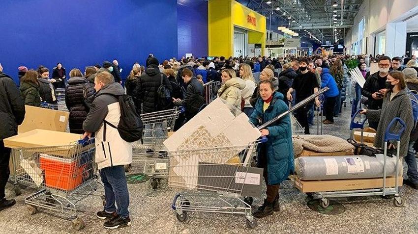 Ukrayna'yı işgalin Rusya'ya faturası ağır oldu! Fiyatlar uçtu, ürünlere kısıtlama geldi! 'Keşke alsaydık' deyip açıkladı: Yiyecek kıtlığı...