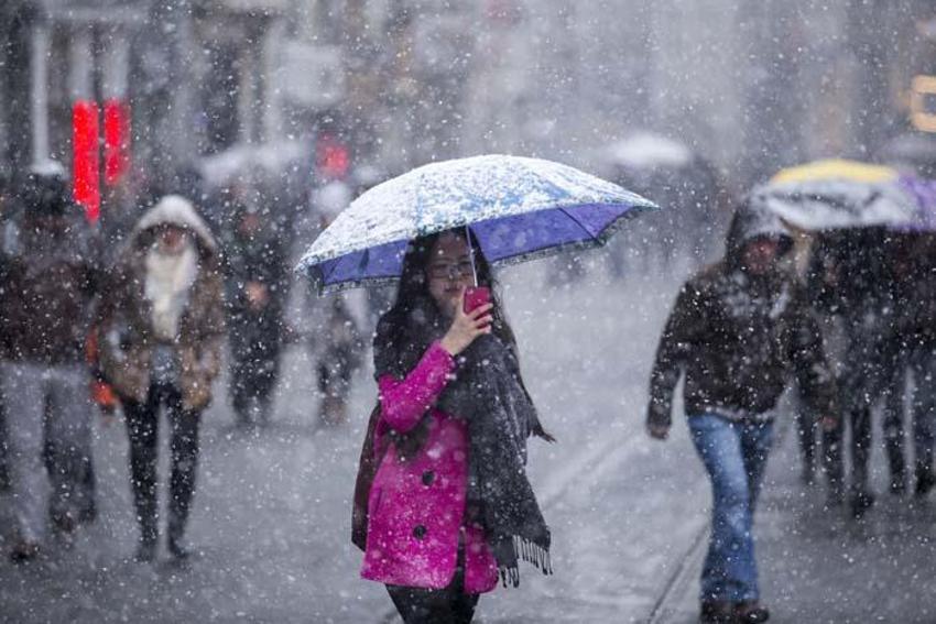 Kuvvetli kar yağışı yeniden başlıyor! Günlerce sürecek, sert soğuklar geliyor! Meteoroloji son dakika duyurdu...