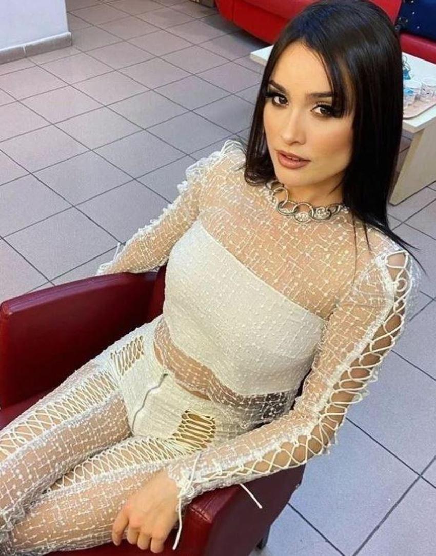 Ünlü şarkıcı Elif Kaya spor yaparak kendini baştan yarattı!