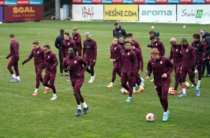 Barcelona maçı için Torrent kararını verdi! İşte Galatasaray'ın muhtemel 11'i...