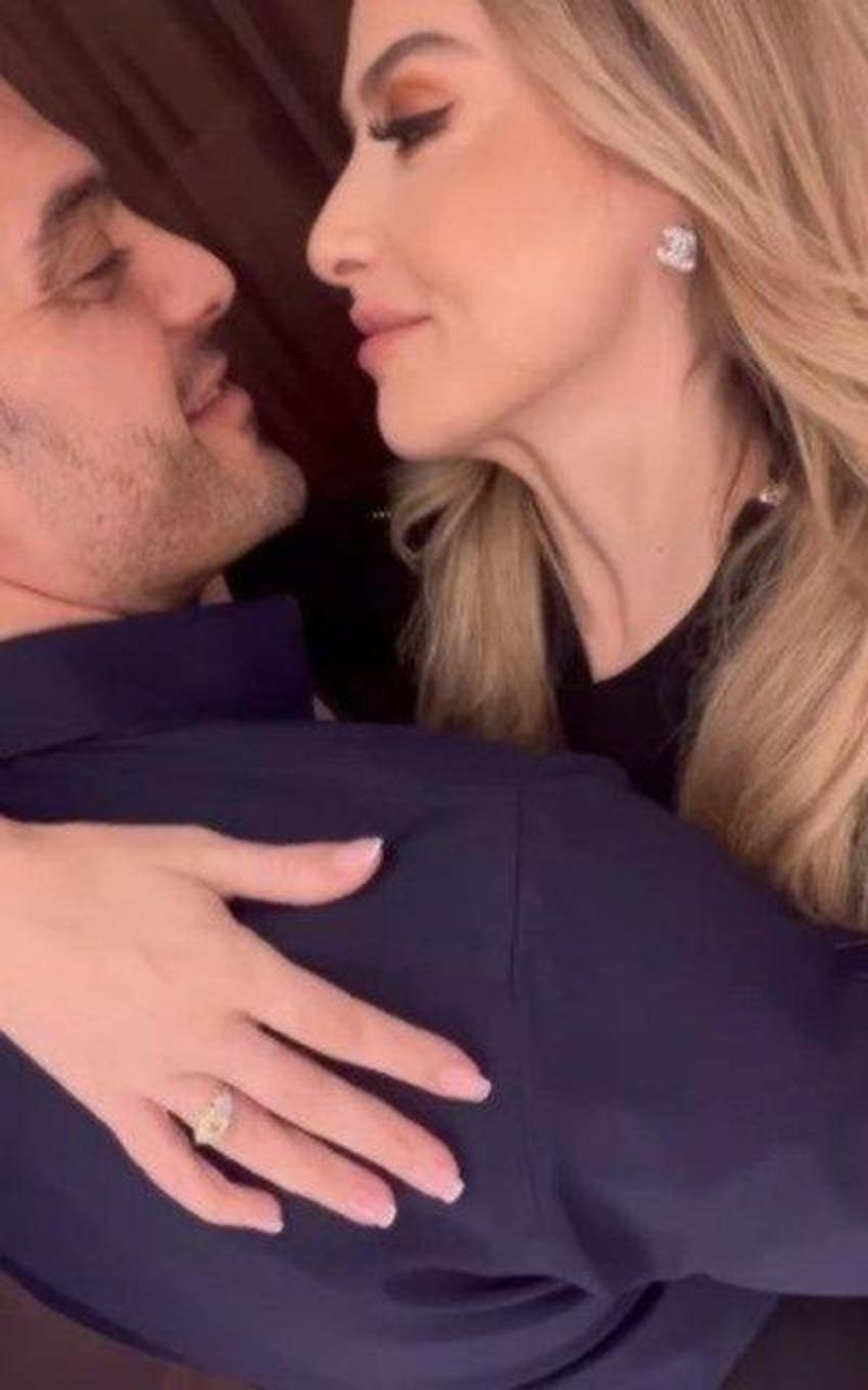 Hadise ve Mehmet Dinçerler nişanlandı! Nişan yüzüğü göründü...