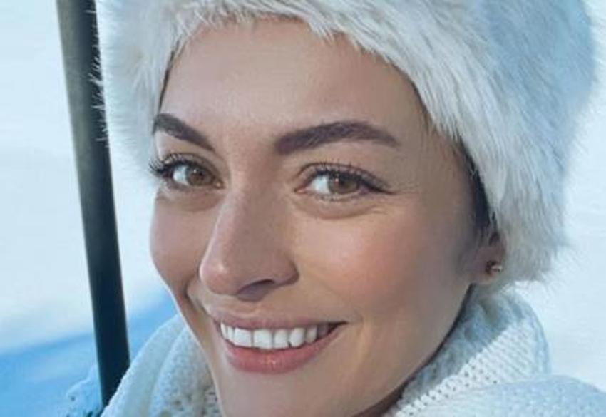 Ezgi Mola kesik saçları ile bakın kime benzedi! Sosyal medyayı yıktı geçti...