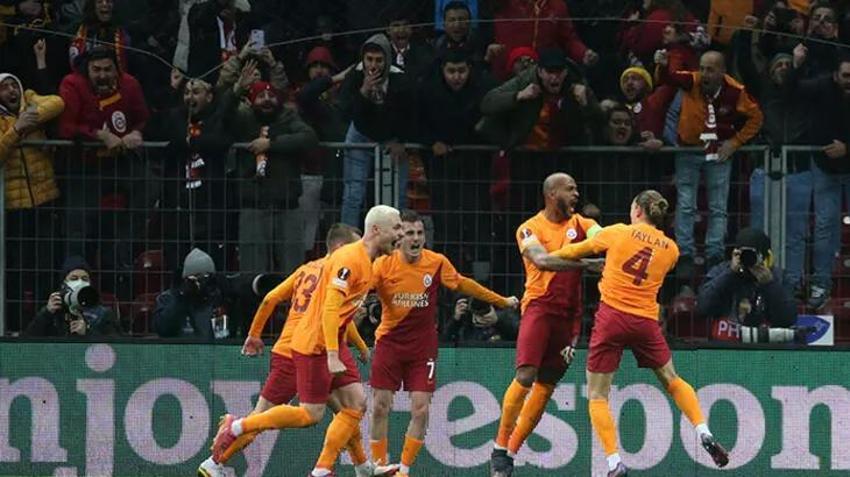 Galatasaray - Barcelona maçına damga vurdu! Marcao sevinçten çıldırdı! Bayrağı kırdı