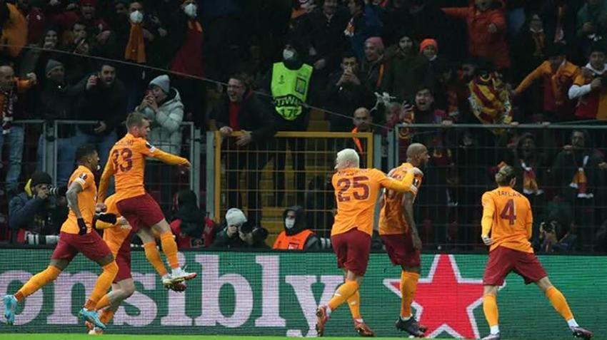 Galatasaray - Barcelona maçına damga vurdu! Marcao sevinçten çıldırdı! Bayrağı kırdı