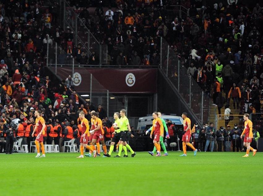 Barcelona maçından sonra Galatasaray'a kötü haber! İlk ayrılık açıklandı