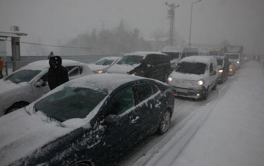 Kar yağışı çok kuvvetli başladı! Meteoroloji son dakika duyurdu! İstanbul'da turuncu alarm verildi, kar hayatı felç edecek...