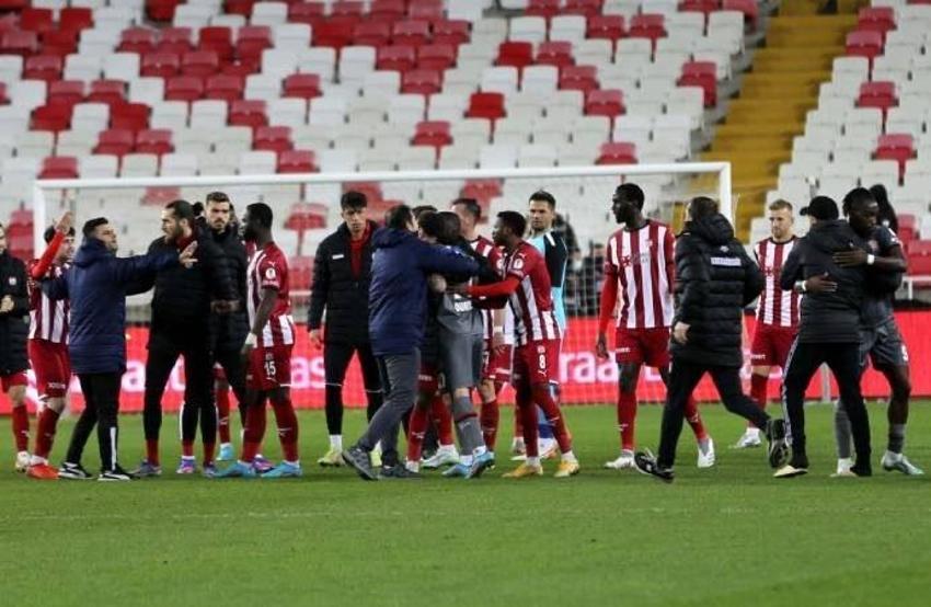 Volkan Demirel'den küfür yiyince soyunma odasında ağlamıştı! Rıza Çalımbay'ın yeteneğine milli davet