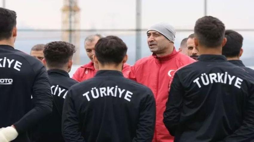 Volkan Demirel'den küfür yiyince soyunma odasında ağlamıştı! Rıza Çalımbay'ın yeteneğine milli davet