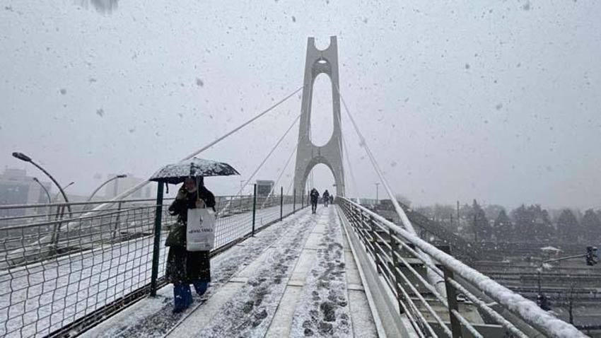 Çok kuvvetli kar fırtınası geliyor! Meteoroloji'den son dakika turuncu kodlu uyarı! Sert soğuklar başlıyor: 'Dışarı çıkmayın'