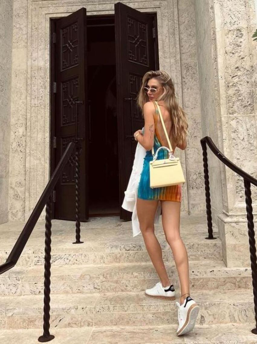 Şeyma Subaşı, Meedo'ya bikinili pozla gönderme yaptı! 'Kendine saygı duy'