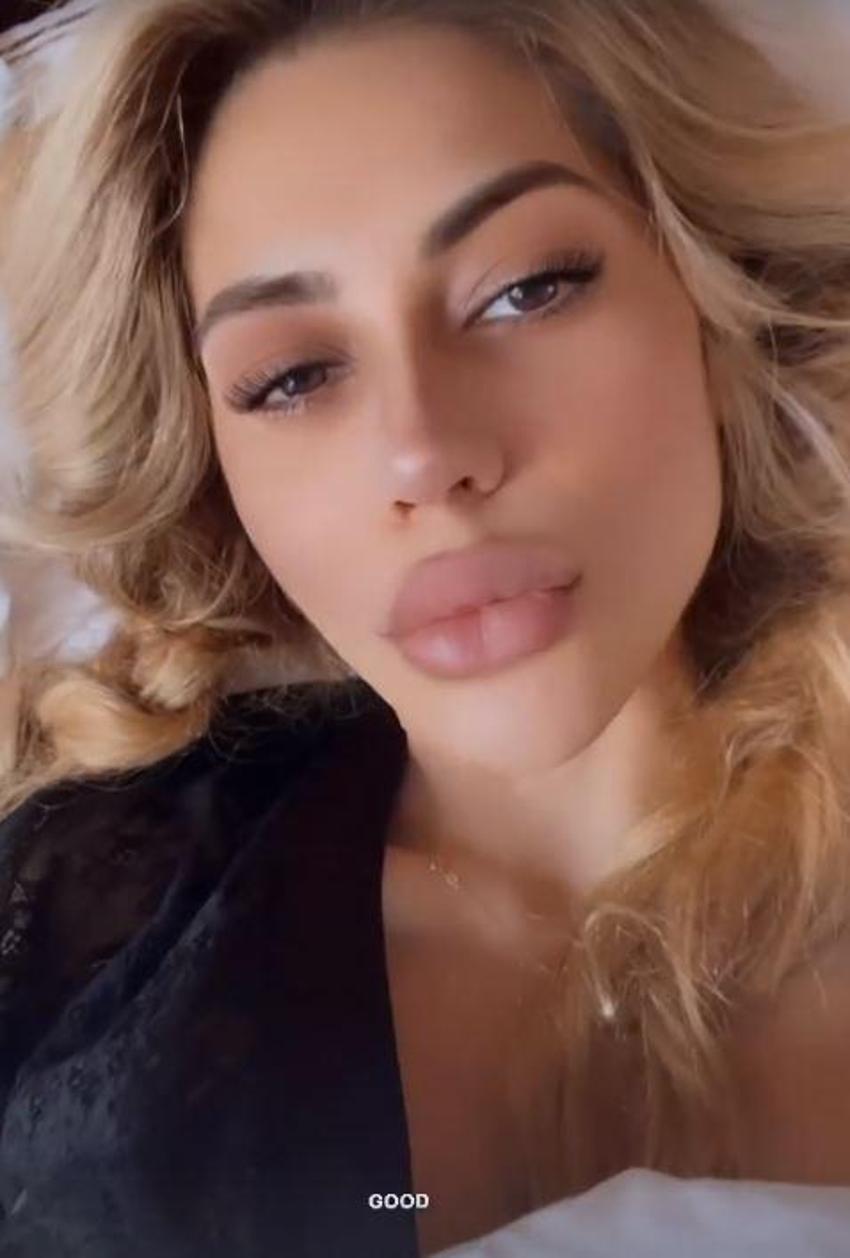 Nihal Candan vücudunu streç filmle sarıp poz verdi!