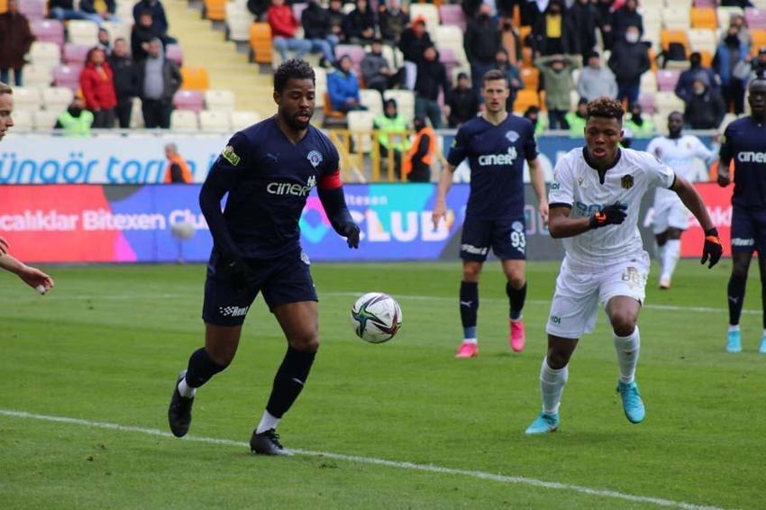 Süper Lig'de Yeni Malatyaspor - Kasımpaşa karşı karşıya geldi! Taraftar ıslıkladı Sadık Çiftpınar'ın tepkisi maça damga vurdu...