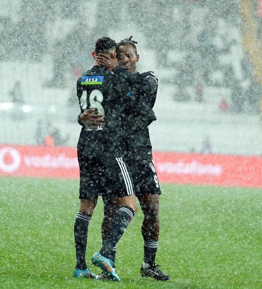 Beşiktaş-Hatayspor maçına damga vurdu! Böylesi ilk kez oluyor, 18 yaşındaki Emre Bilgin tarihe geçti! Golden sonra Ersin, Rıdvan ve taraftarlar...