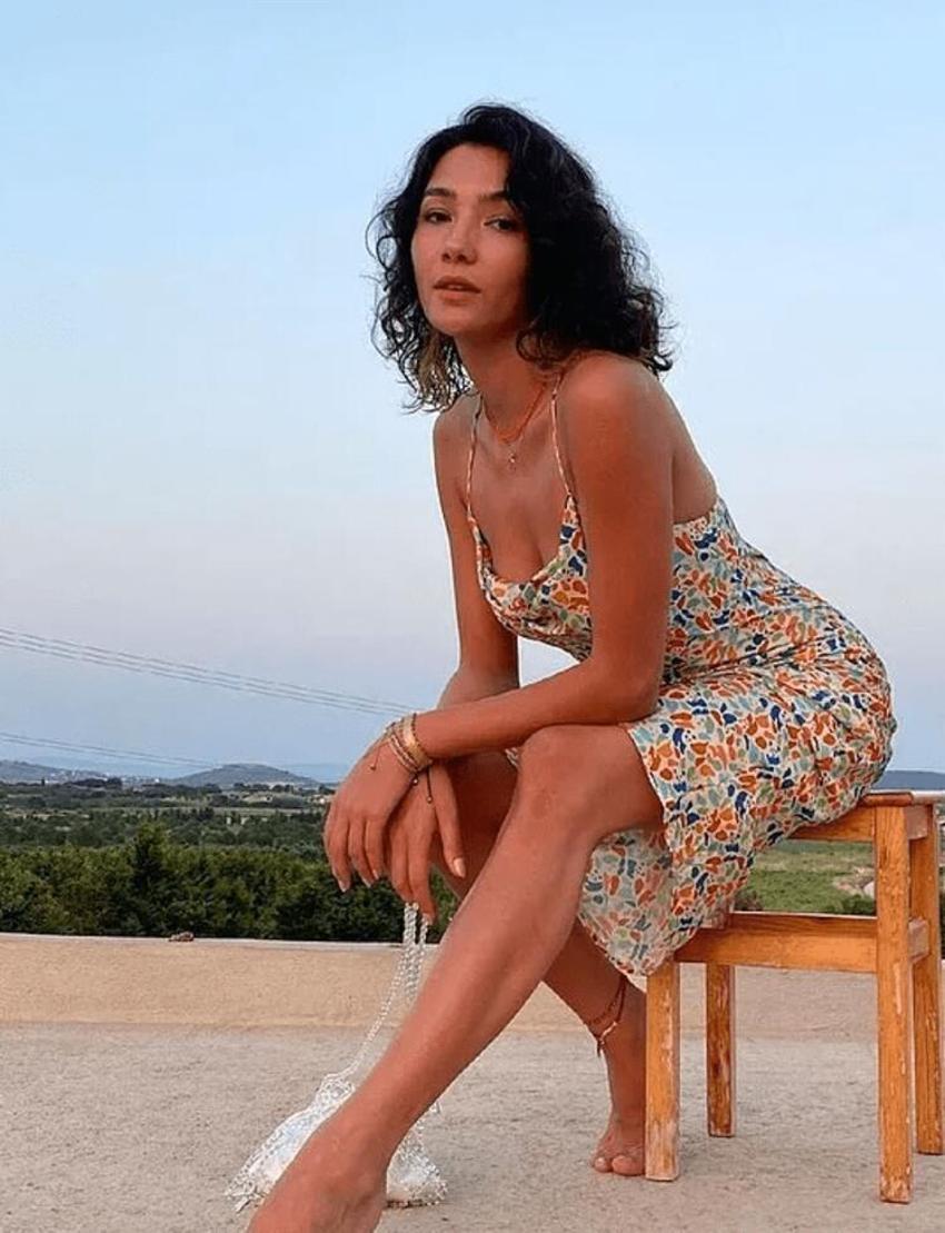 Aybüke Pusat'tan şaşırtan sosyal medya itirafı!