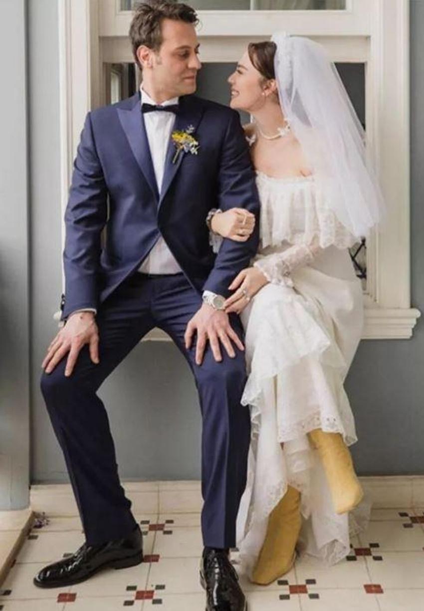 Gelinliği çok konuşulmuştu! Demet Evgar annesinin gelinliğini giydi!