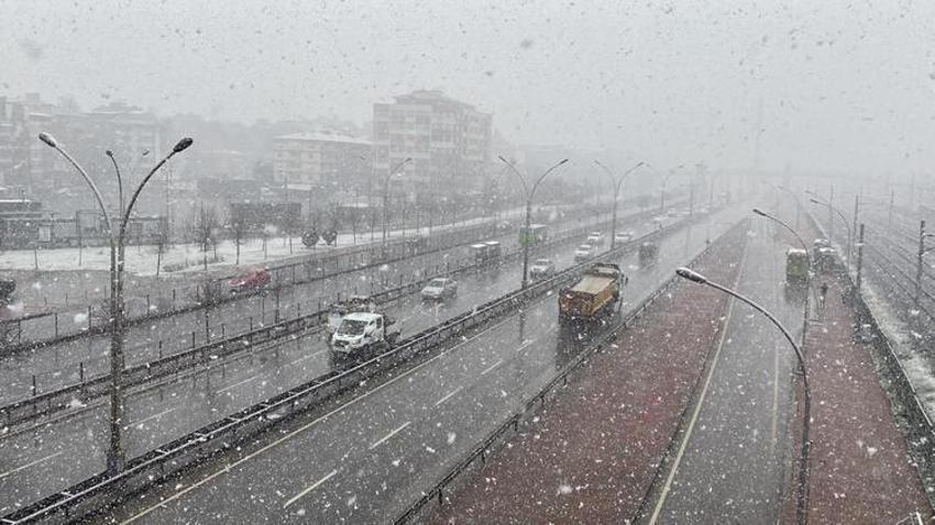 Kuvvetli kar yağışı uyarısı! Meteoroloji son dakika dururdu, geri dönüyor, nisanda yeniden...