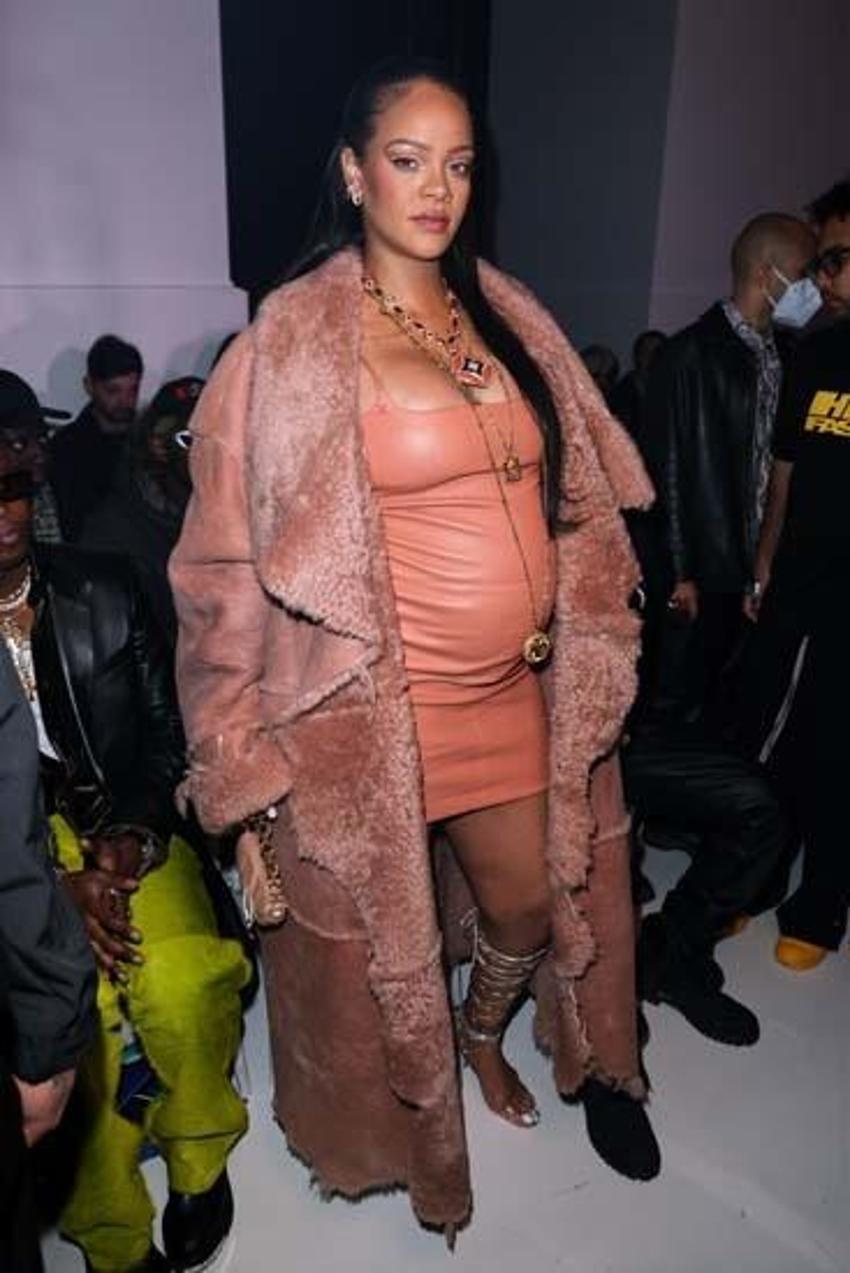 Rihanna bebek alışverişinde ortaya çıktı! Bebeğinin cinsiyetini ele verdi...