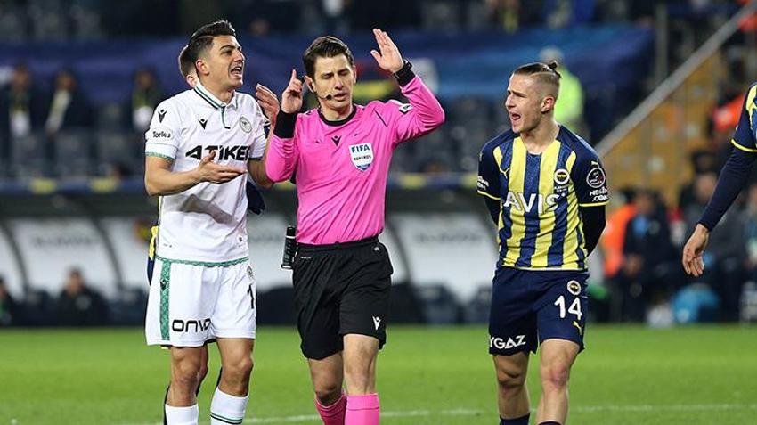 Fenerbahçe-Konyaspor maçına damga vurdu! Ortalık bir anda karıştı, Altay Bayındır'dan hakeme itiraz, İsmail Kartal'dan kritik hamle...