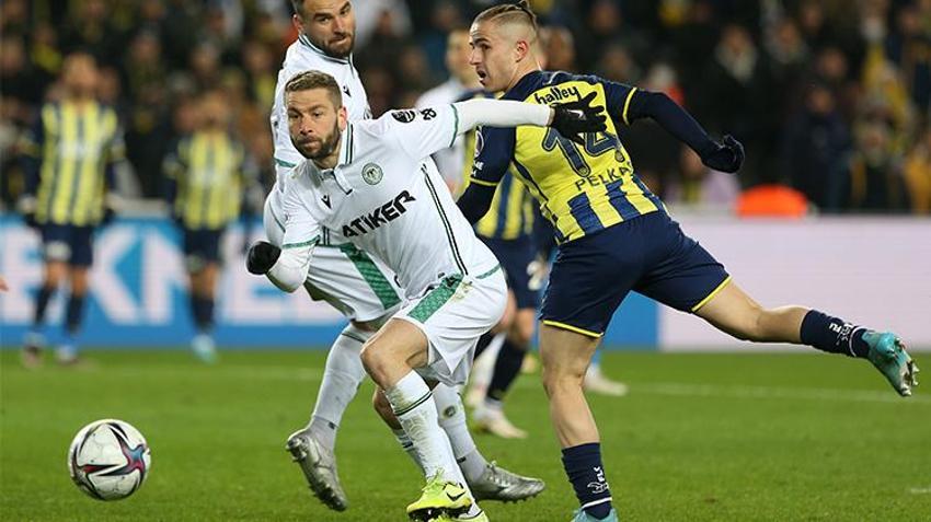 Fenerbahçe-Konyaspor maçına damga vurdu! Ortalık bir anda karıştı, Altay Bayındır'dan hakeme itiraz, İsmail Kartal'dan kritik hamle...