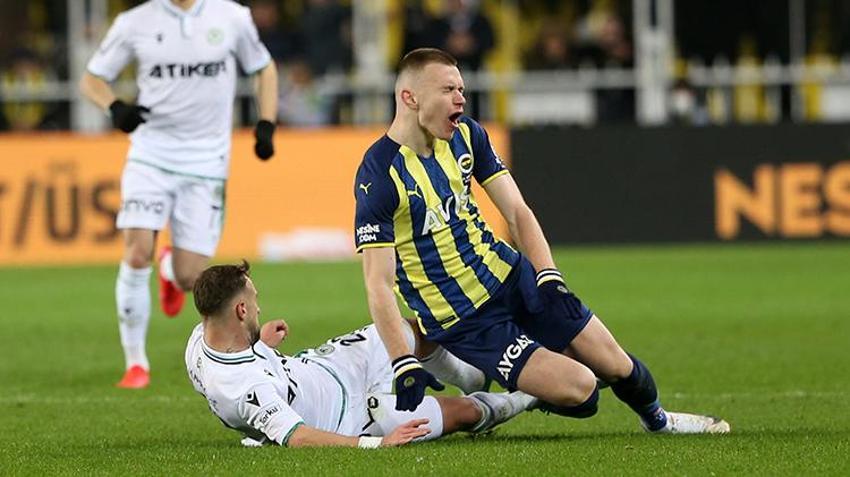 Fenerbahçe-Konyaspor maçına damga vurdu! Ortalık bir anda karıştı, Altay Bayındır'dan hakeme itiraz, İsmail Kartal'dan kritik hamle...
