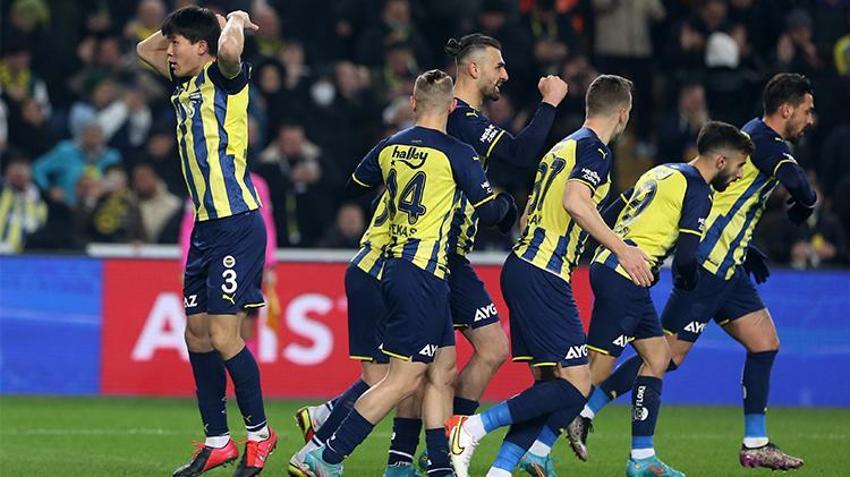 Fenerbahçe-Konyaspor maçına damga vurdu! Ortalık bir anda karıştı, Altay Bayındır'dan hakeme itiraz, İsmail Kartal'dan kritik hamle...