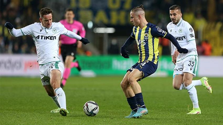 Fenerbahçe-Konyaspor maçına damga vurdu! Ortalık bir anda karıştı, Altay Bayındır'dan hakeme itiraz, İsmail Kartal'dan kritik hamle...