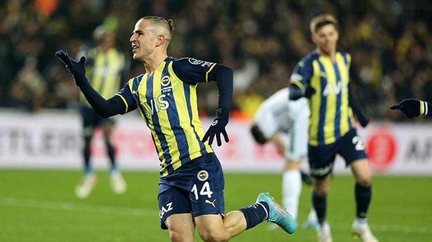 Fenerbahçe-Konyaspor maçına damga vurdu! Ortalık bir anda karıştı, Altay Bayındır'dan hakeme itiraz, İsmail Kartal'dan kritik hamle...