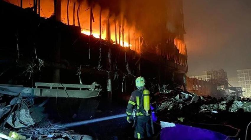 Kiev'de enkaz altında kalan siviller için kurtarma çalışmaları sürdürülüyor