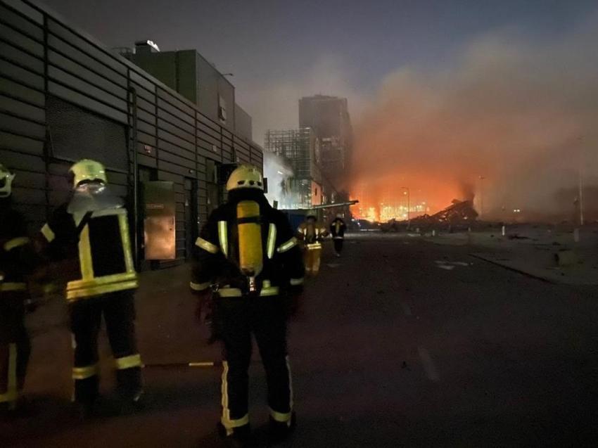 Kiev'de enkaz altında kalan siviller için kurtarma çalışmaları sürdürülüyor