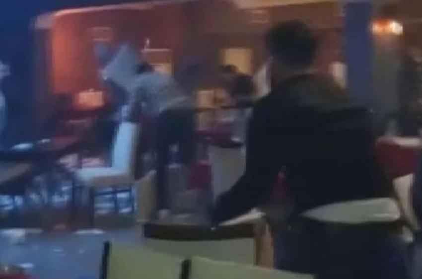  İstek parça kavgasında türkü evi savaş alanına döndü