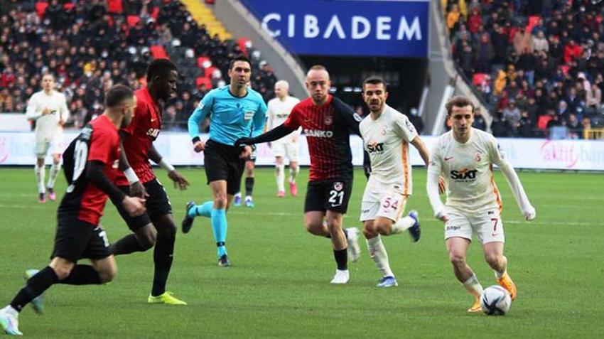 Ayhan Akman ve Levent Tüzemen sordu! Biri devre arasında transfer edildi diğeri ortada sebep yokken kesildi!