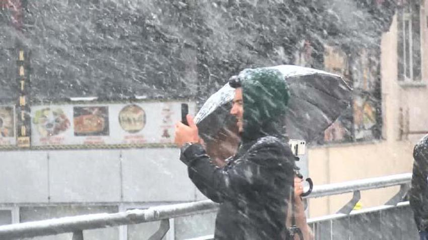 Kar yağışı tekrar başlıyor! Yeni soğuk hava dalgası geliyor! Tarih verildi, Meteoroloji'den son dakika kar açıklaması...