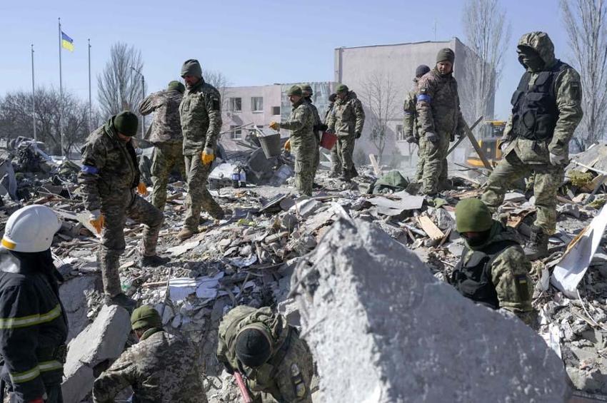 Rusya - Ukrayna savaşında son dakika gelişmeleri... Rusya Kiev'e bomba yağdırdı! Karadeniz'de arka arkaya patlamalar meydana geldi...