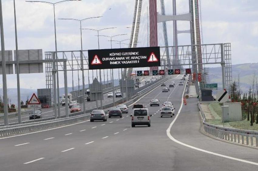 15 saat feribot bekliyorlardı, köprüden 5 dakikada geçiliyor
