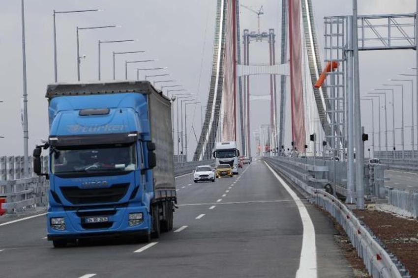 15 saat feribot bekliyorlardı, köprüden 5 dakikada geçiliyor