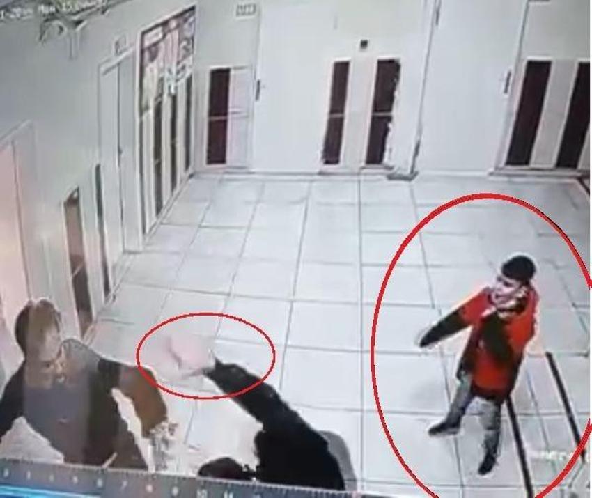 Veli ile öğretmenin okuldaki kavgası kamerada