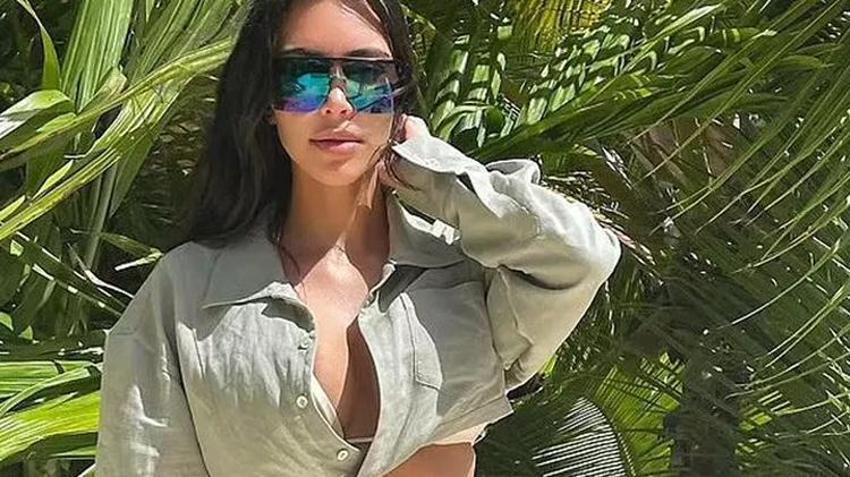 Kim Kardashian gece yarısı plaja indi! 