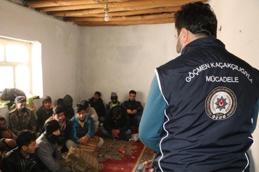 Van'da evde 28 kaçak göçmen yakalandı