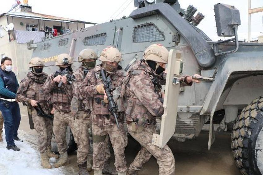 Van'da evde 28 kaçak göçmen yakalandı