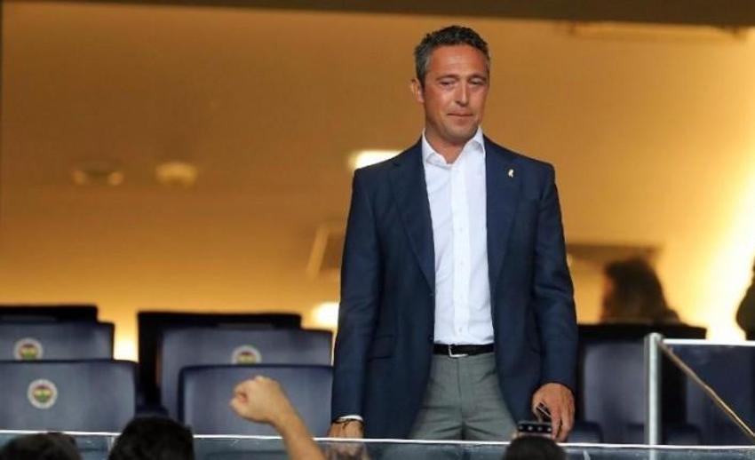 Canlı yayında Fenerbahçe'nin hem yeni hocasını hem de yardımcılarını açıkladı!
