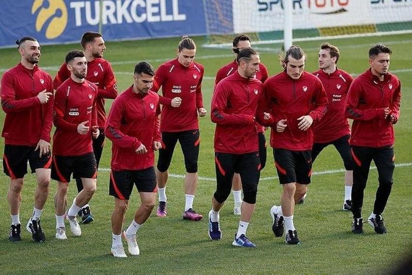 Portekiz - Türkiye maçında Stefan Kuntz'tan sürpriz 11! Galatasaray'da yuhalanan iki futbolcu kadroda...
