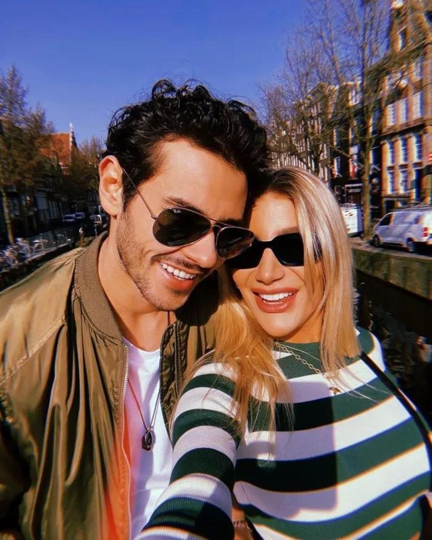 İrem Derici ile Cem Belevi'den Amsterdam'dan aşk pozları!