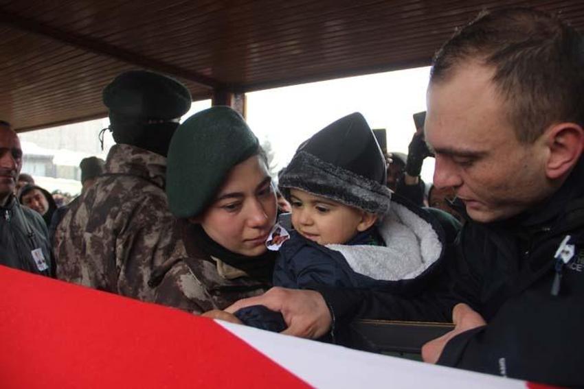 Şehidin cenazesinde acı detay! Şehit olduğu gün evlilik yıl dönümüymüş