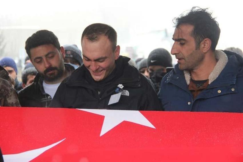 Şehidin cenazesinde acı detay! Şehit olduğu gün evlilik yıl dönümüymüş