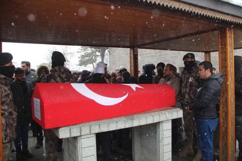 Şehidin cenazesinde acı detay! Şehit olduğu gün evlilik yıl dönümüymüş