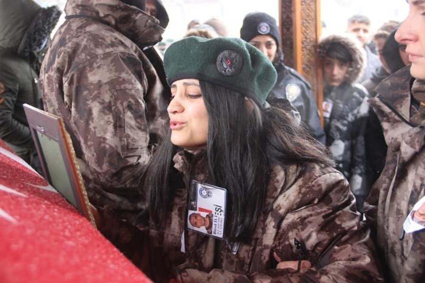 Şehidin cenazesinde acı detay! Şehit olduğu gün evlilik yıl dönümüymüş
