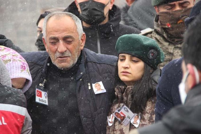 Şehidin cenazesinde acı detay! Şehit olduğu gün evlilik yıl dönümüymüş