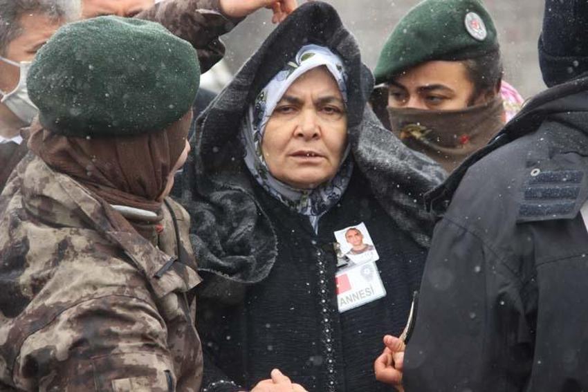 Şehidin cenazesinde acı detay! Şehit olduğu gün evlilik yıl dönümüymüş