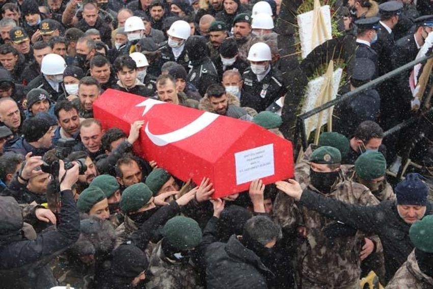Şehidin cenazesinde acı detay! Şehit olduğu gün evlilik yıl dönümüymüş